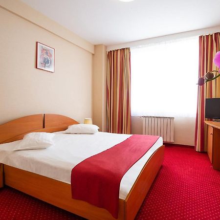 Hotel Dana サトゥ・マーレ エクステリア 写真