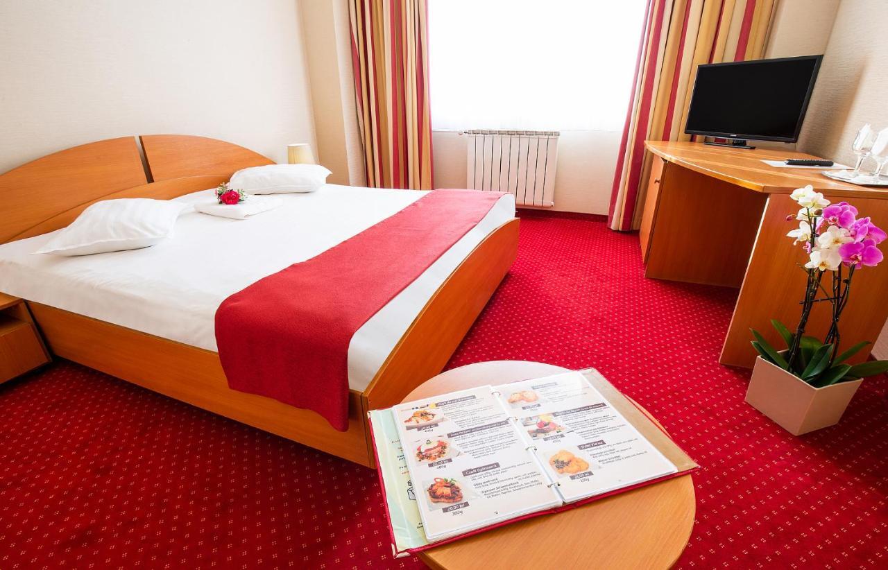 Hotel Dana サトゥ・マーレ エクステリア 写真