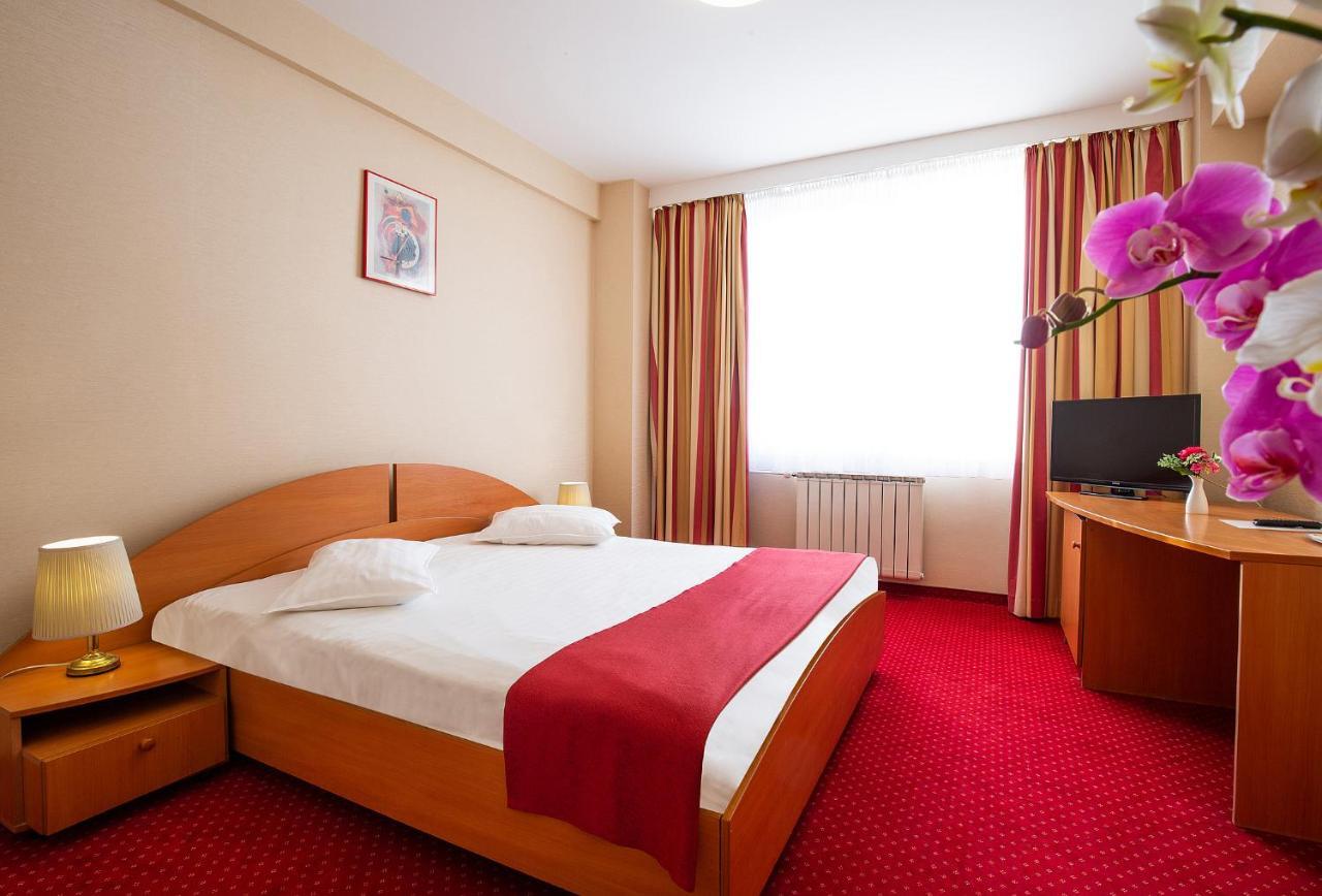 Hotel Dana サトゥ・マーレ エクステリア 写真