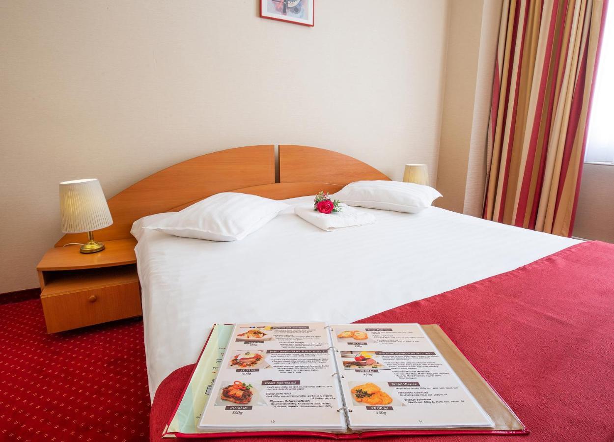 Hotel Dana サトゥ・マーレ エクステリア 写真