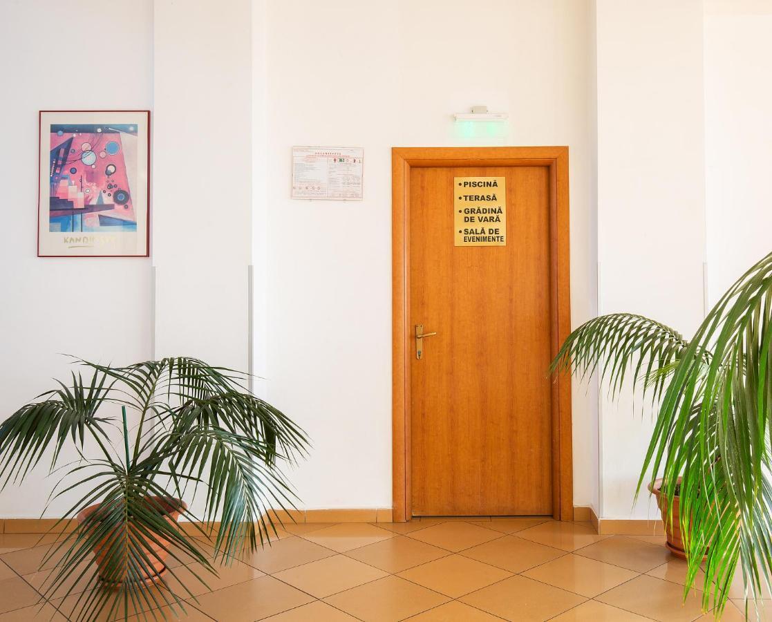 Hotel Dana サトゥ・マーレ エクステリア 写真