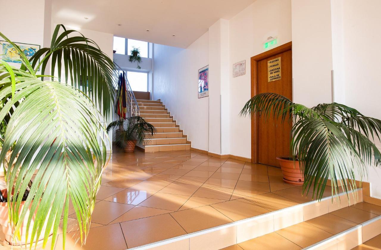 Hotel Dana サトゥ・マーレ エクステリア 写真
